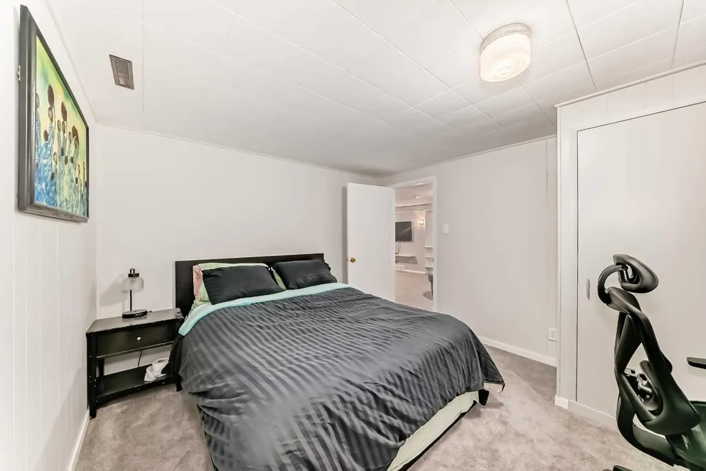 8043 Elbow Drive SW Calgary AB T2V 1K5