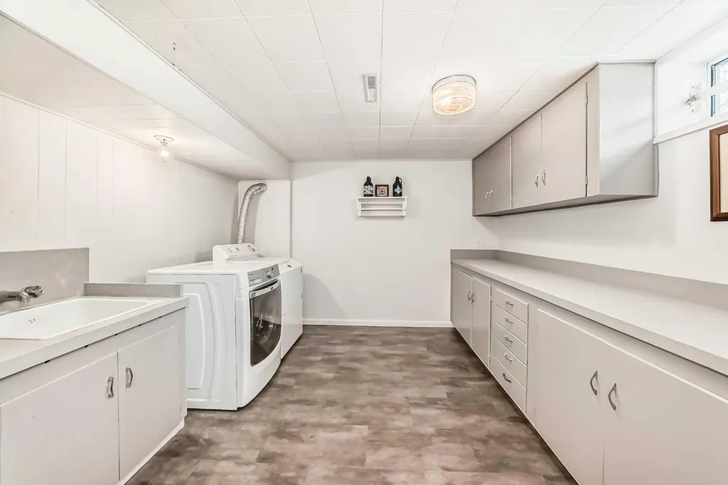 8043 Elbow Drive SW Calgary AB T2V 1K5