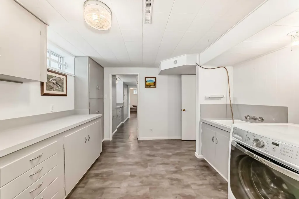 8043 Elbow Drive SW Calgary AB T2V 1K5