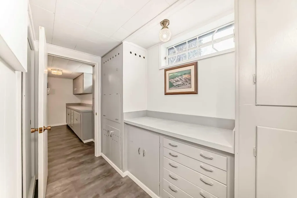 8043 Elbow Drive SW Calgary AB T2V 1K5