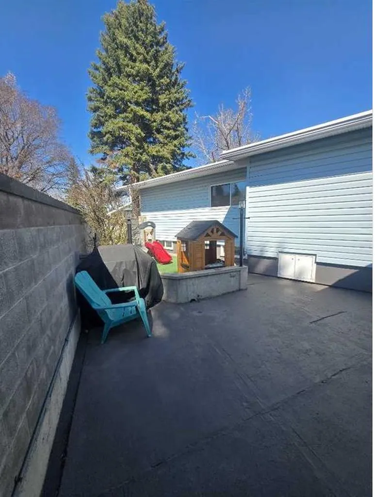 8043 Elbow Drive SW Calgary AB T2V 1K5