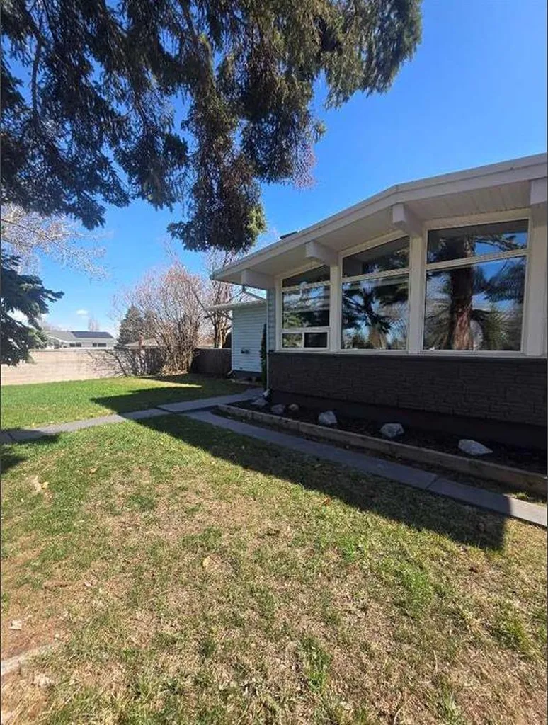 8043 Elbow Drive SW Calgary AB T2V 1K5