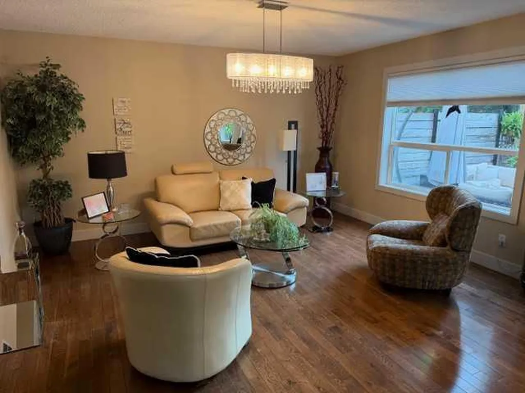 15 Valley Brook Circle NW Calgary AB T5J 1R3