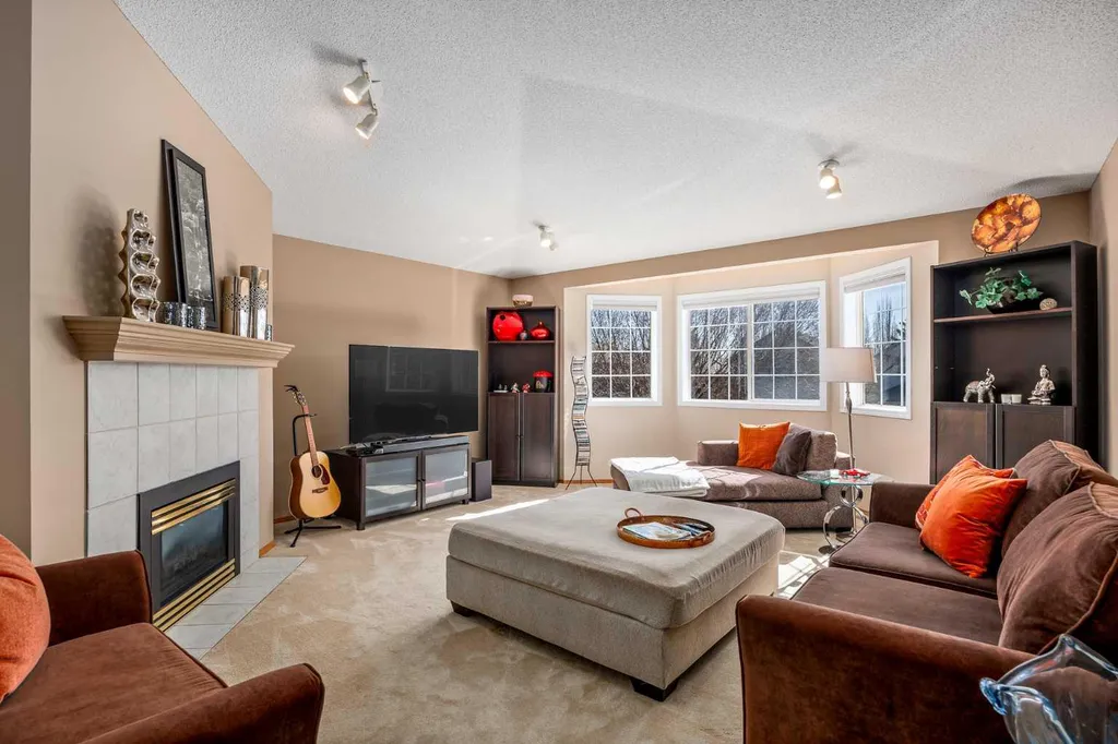 15 Valley Brook Circle NW Calgary AB T5J 1R3