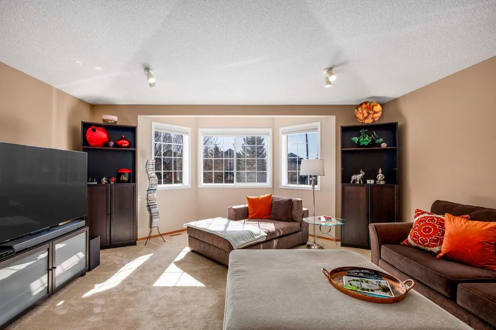 15 Valley Brook Circle NW Calgary AB T5J 1R3