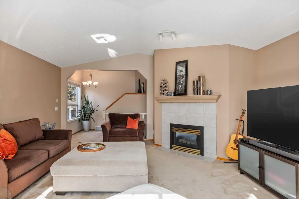 15 Valley Brook Circle NW Calgary AB T5J 1R3