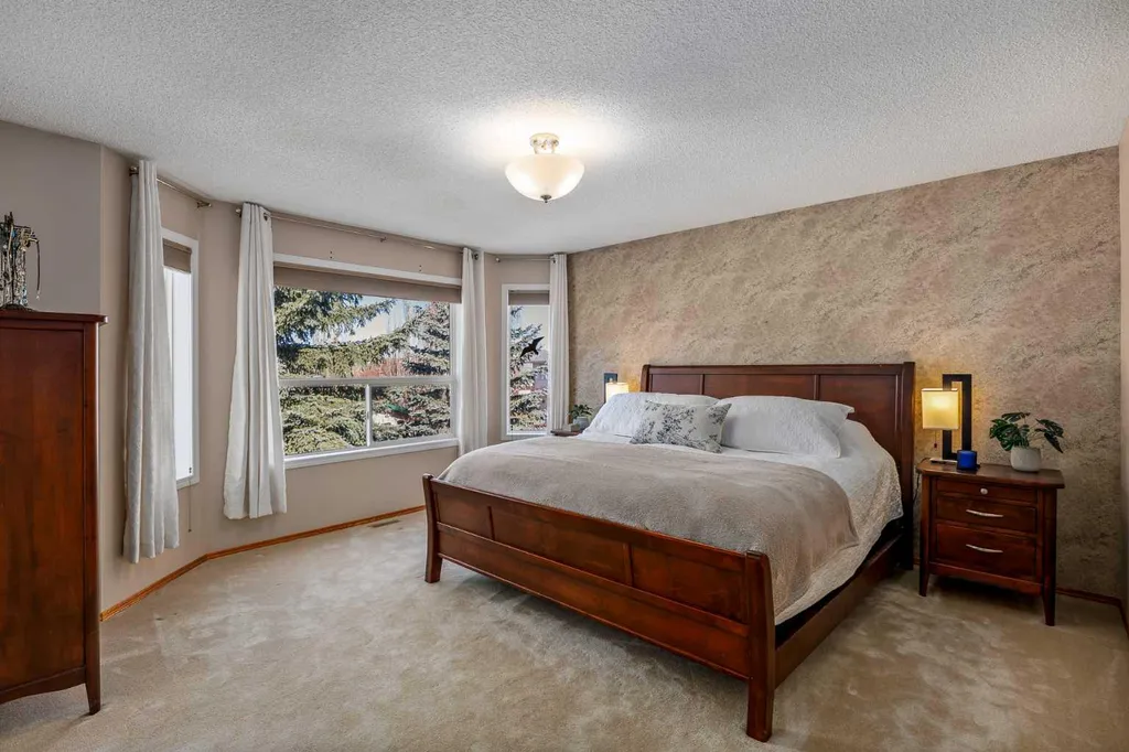 15 Valley Brook Circle NW Calgary AB T5J 1R3