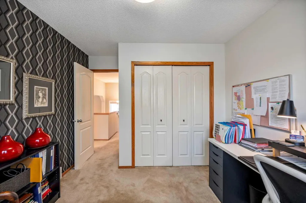 15 Valley Brook Circle NW Calgary AB T5J 1R3