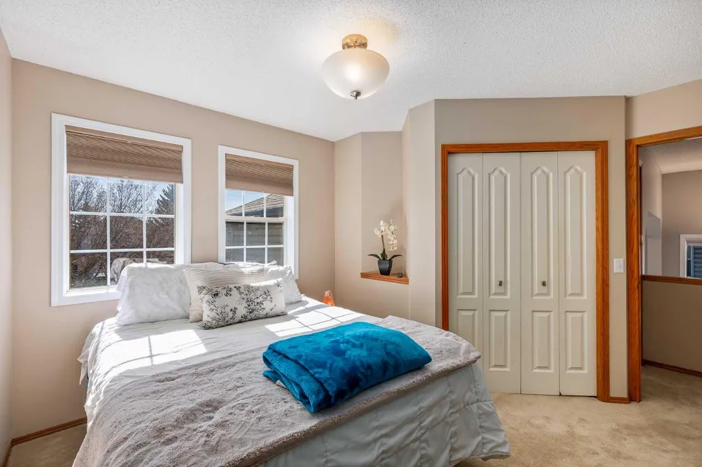 15 Valley Brook Circle NW Calgary AB T5J 1R3