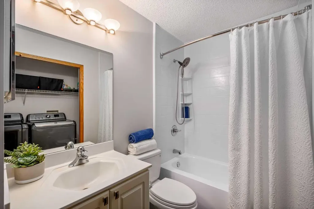 15 Valley Brook Circle NW Calgary AB T5J 1R3