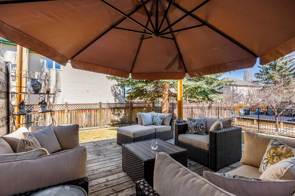 15 Valley Brook Circle NW Calgary AB T5J 1R3