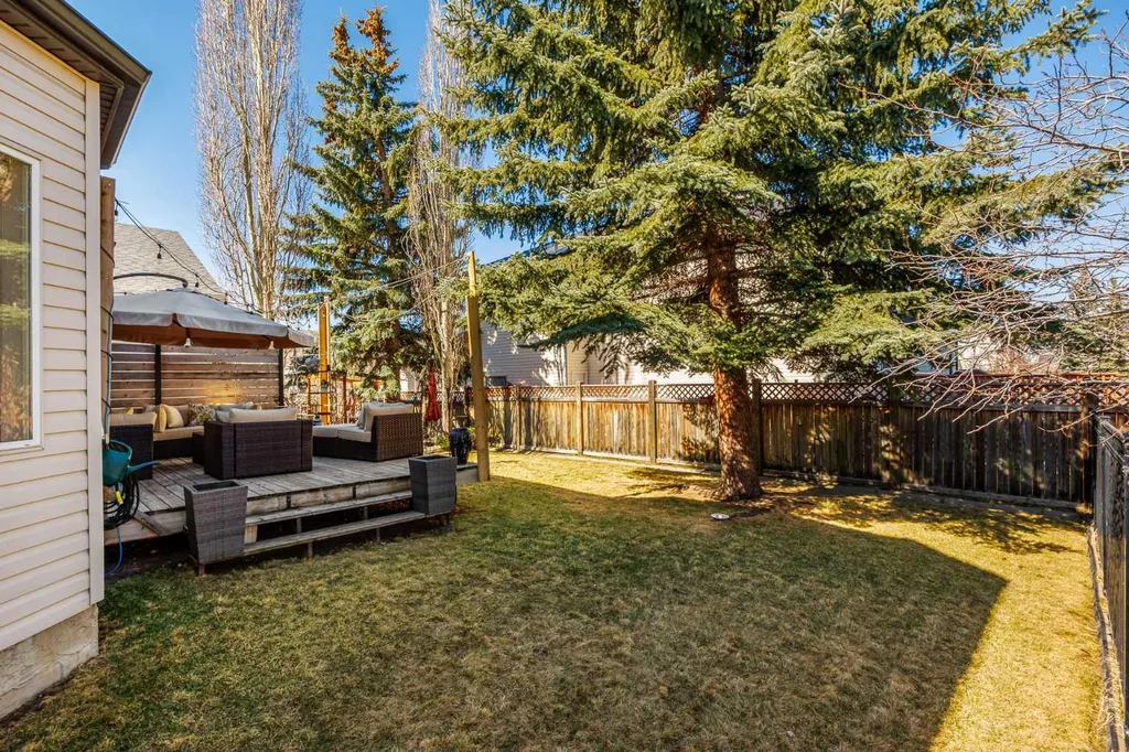 15 Valley Brook Circle NW Calgary AB T5J 1R3
