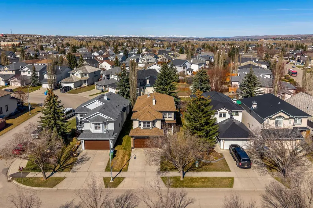 15 Valley Brook Circle NW Calgary AB T5J 1R3