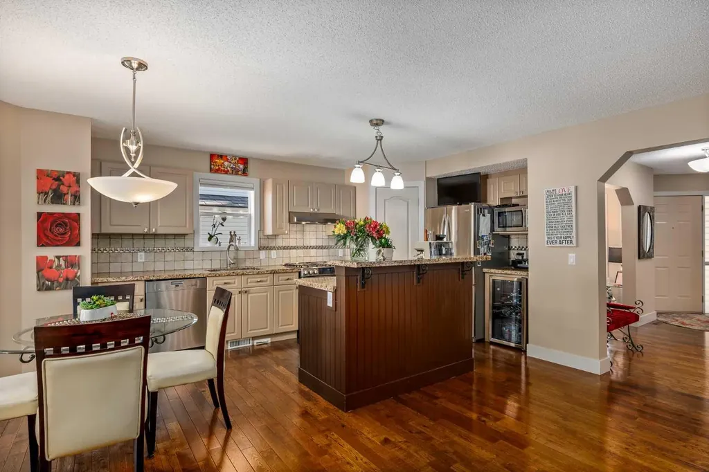 15 Valley Brook Circle NW Calgary AB T5J 1R3
