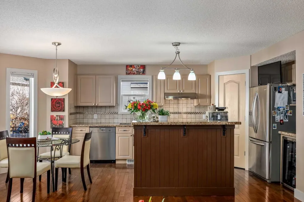 15 Valley Brook Circle NW Calgary AB T5J 1R3