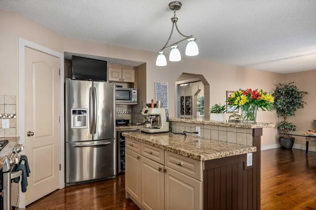 15 Valley Brook Circle NW Calgary AB T5J 1R3
