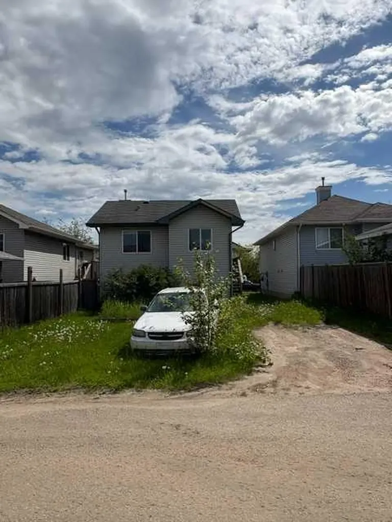 112 Parry Crescent Fort Mcmurray AB T9K 2T5
