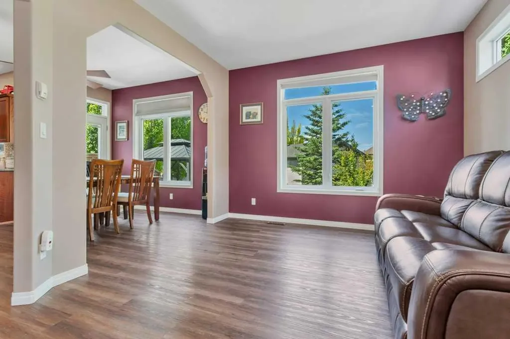 19 Lougheed Close Red Deer AB T4R 3L8