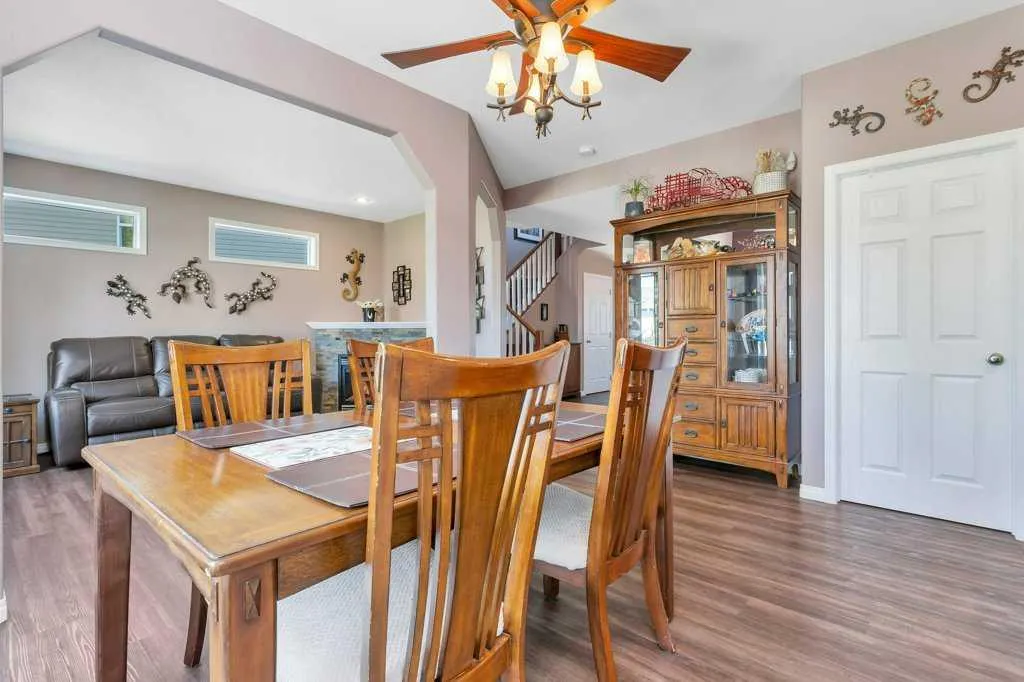 19 Lougheed Close Red Deer AB T4R 3L8