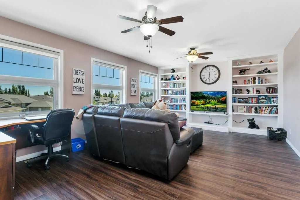 19 Lougheed Close Red Deer AB T4R 3L8