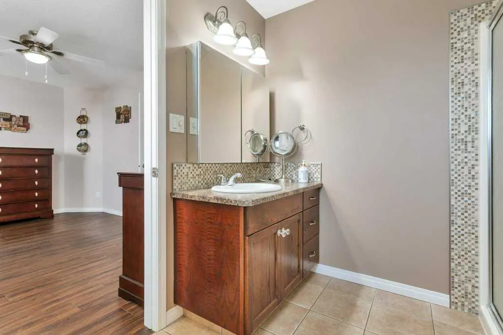 19 Lougheed Close Red Deer AB T4R 3L8