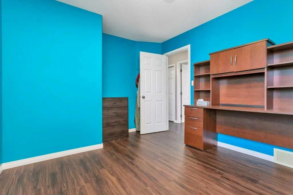 19 Lougheed Close Red Deer AB T4R 3L8