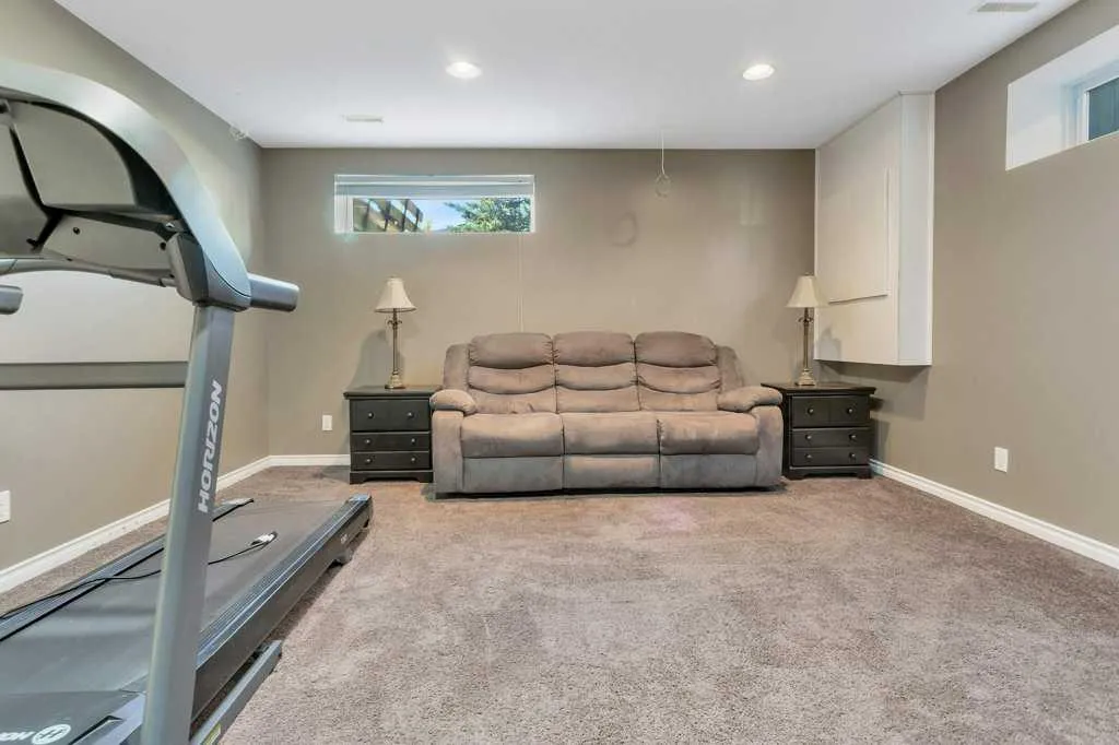 19 Lougheed Close Red Deer AB T4R 3L8