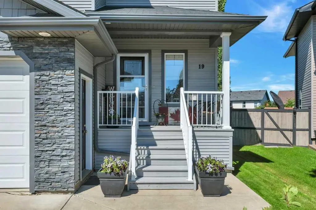 19 Lougheed Close Red Deer AB T4R 3L8