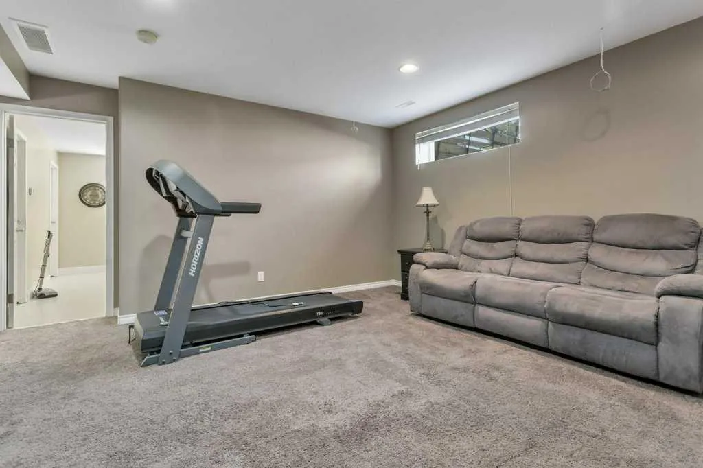 19 Lougheed Close Red Deer AB T4R 3L8