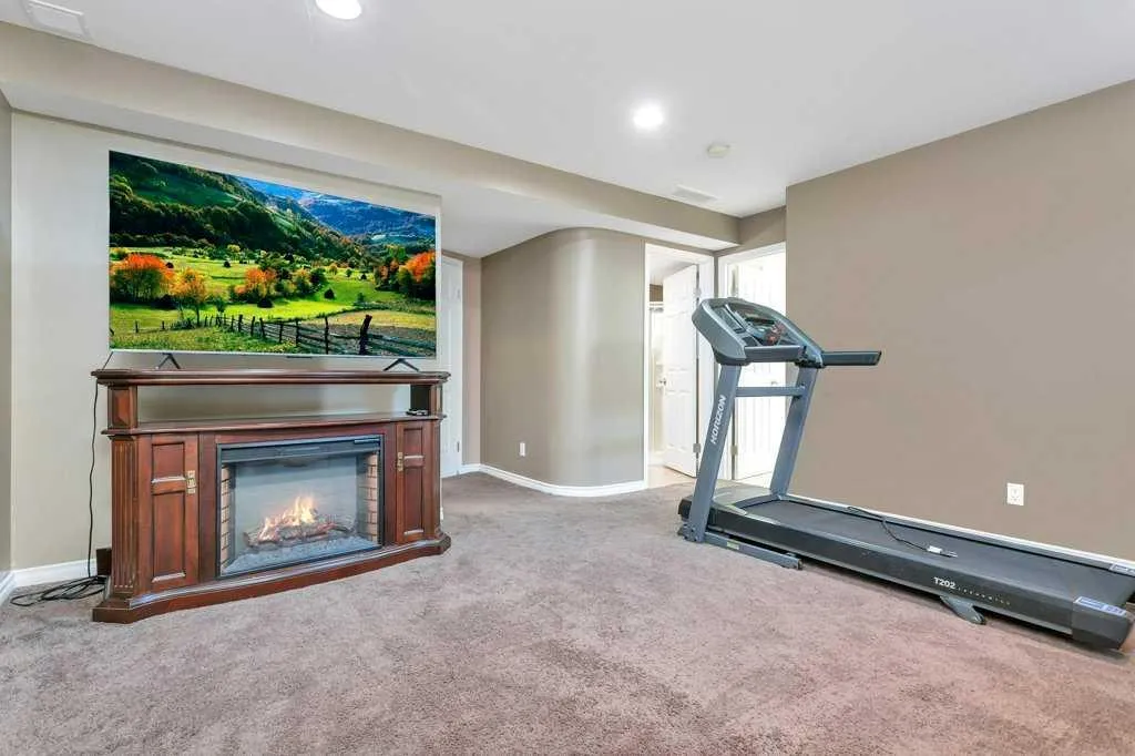 19 Lougheed Close Red Deer AB T4R 3L8