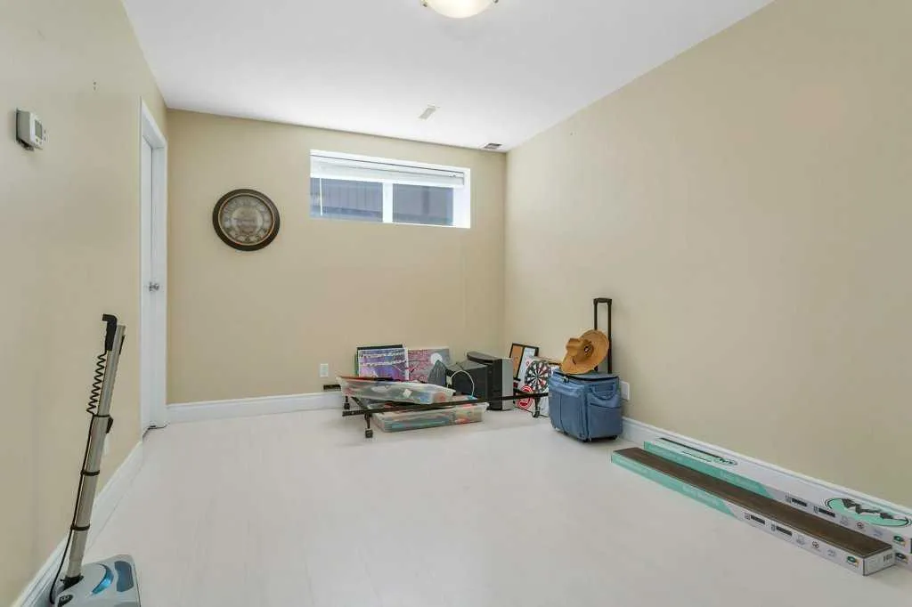 19 Lougheed Close Red Deer AB T4R 3L8