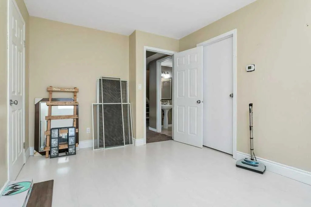 19 Lougheed Close Red Deer AB T4R 3L8
