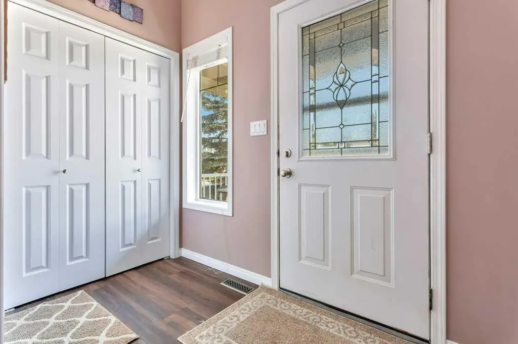 19 Lougheed Close Red Deer AB T4R 3L8