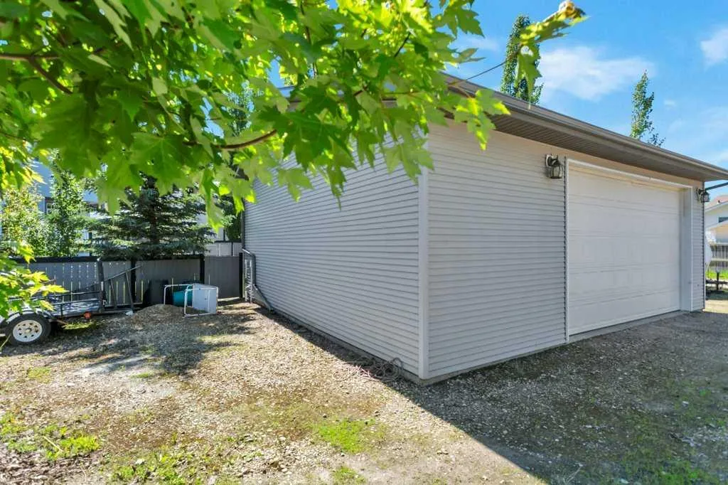 19 Lougheed Close Red Deer AB T4R 3L8