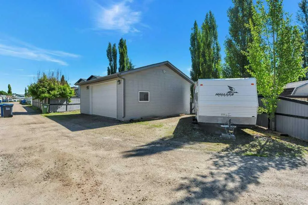 19 Lougheed Close Red Deer AB T4R 3L8