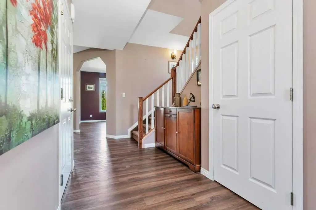 19 Lougheed Close Red Deer AB T4R 3L8