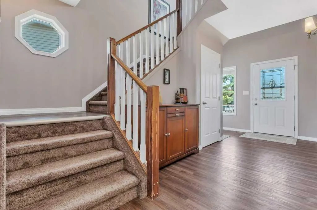 19 Lougheed Close Red Deer AB T4R 3L8