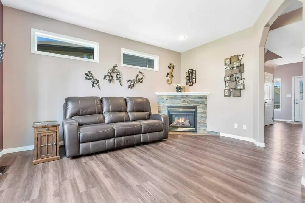 19 Lougheed Close Red Deer AB T4R 3L8