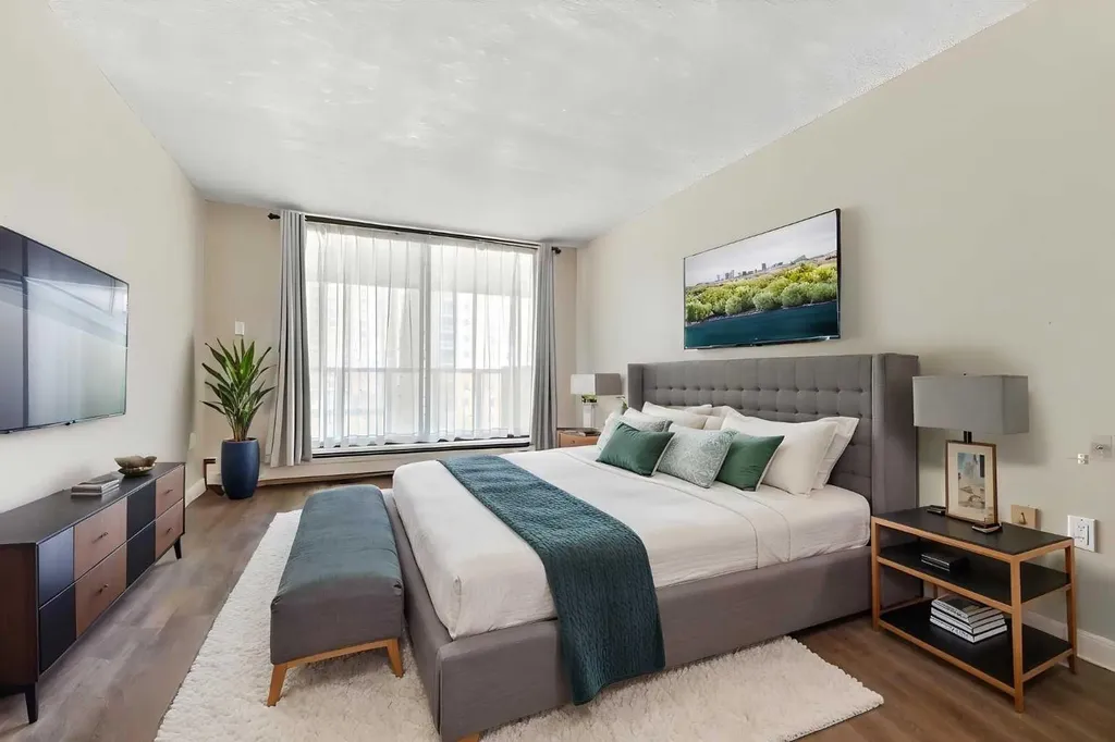 1100 8 Avenue SW Calgary AB T2P 3T9