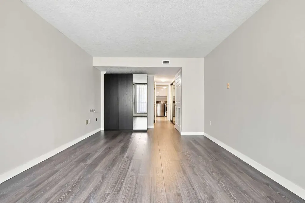1100 8 Avenue SW Calgary AB T2P 3T9