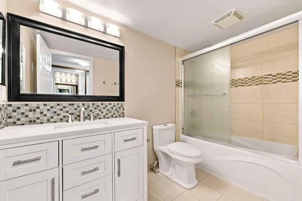 1100 8 Avenue SW Calgary AB T2P 3T9