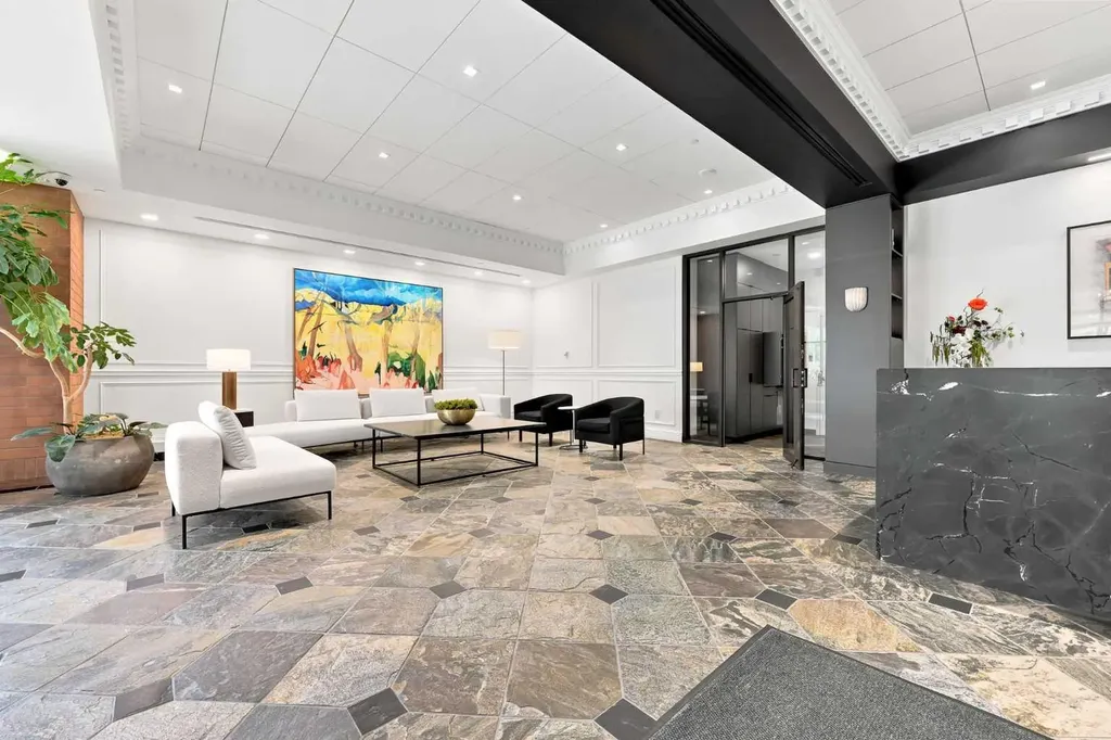 1100 8 Avenue SW Calgary AB T2P 3T9