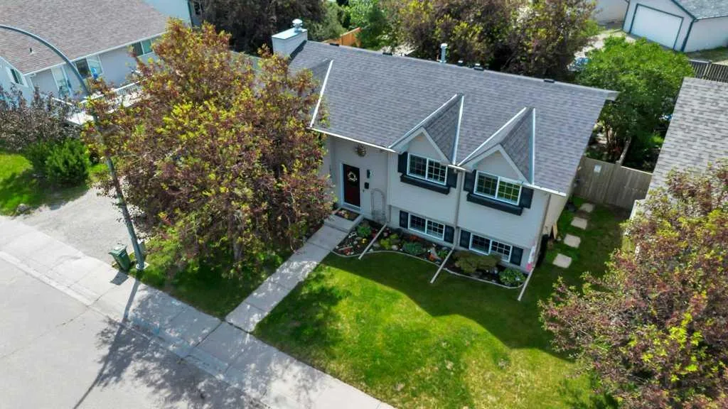 1924 Strathcona Terrace Strathmore AB T1P 1S1