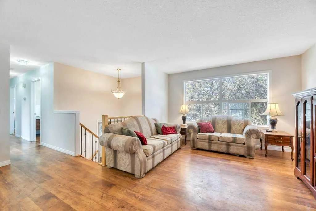 1924 Strathcona Terrace Strathmore AB T1P 1S1