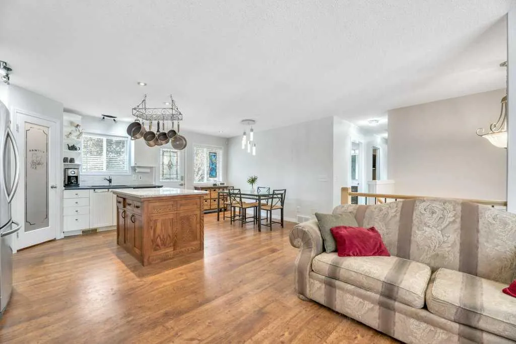 1924 Strathcona Terrace Strathmore AB T1P 1S1