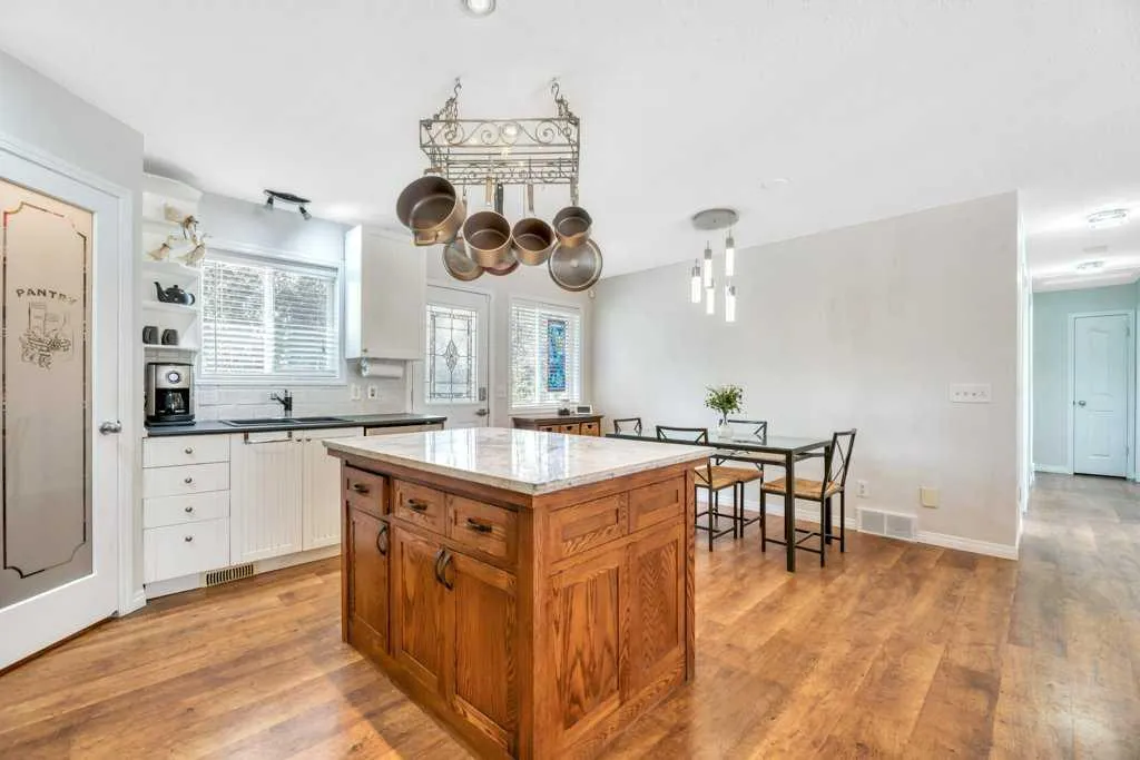 1924 Strathcona Terrace Strathmore AB T1P 1S1