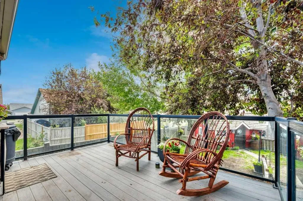 1924 Strathcona Terrace Strathmore AB T1P 1S1