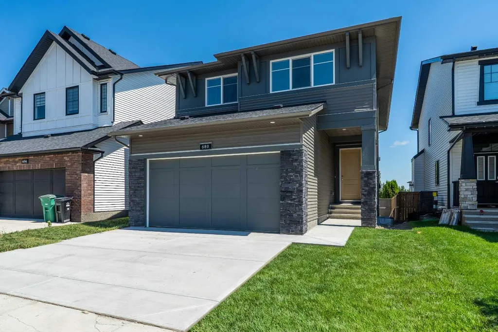 680 Coopers Crescent SW Airdrie AB T4B 5L6