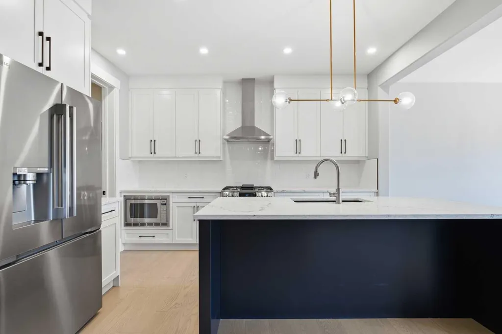 680 Coopers Crescent SW Airdrie AB T4B 5L6