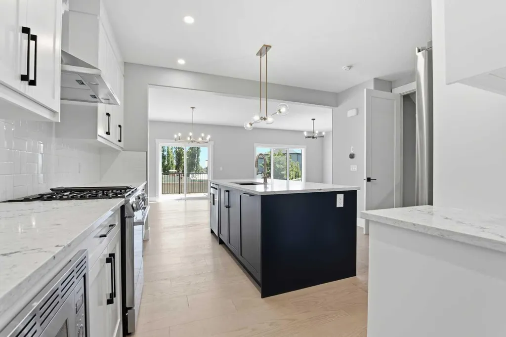 680 Coopers Crescent SW Airdrie AB T4B 5L6